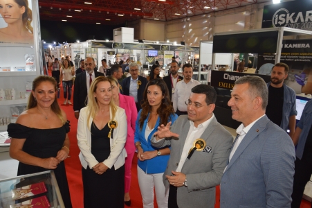 <br />
<b>Notice</b>:  Undefined index: tag in <b>/home/usfuar/public_html/app/views/components/layout_18/layout_18_view.php</b> on line <b>36</b><br />
